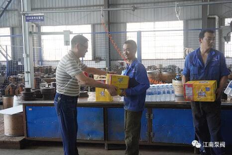 江南泵閥:縣總工會送清涼 關愛職工暖人心 江南泵閥:縣總工會送清涼 關愛職工暖人心