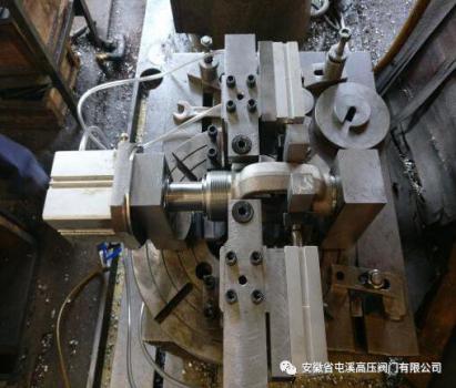 屯溪高壓閥門：自動化鉆耳孔工藝順利攻關