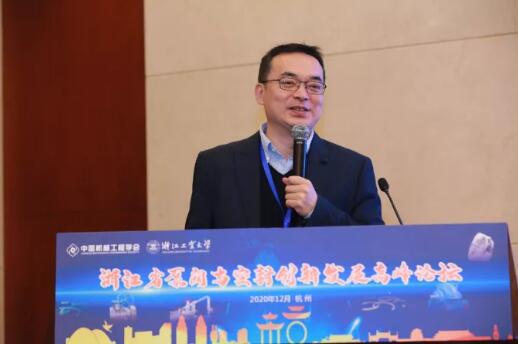 浙江大學(xué)流體動力與機(jī)電系統(tǒng)國家重點實驗室主任、教育部長江學(xué)者徐兵教授作大會特邀報告