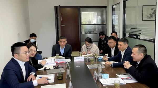 永嘉縣長吳呈錢考察慰問紐頓 頒發(fā)榮譽(yù)牌匾送上新春紅包 永嘉縣長吳呈錢考察慰問紐頓 頒發(fā)榮譽(yù)牌匾送上新春紅包