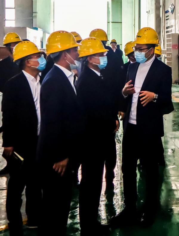 永嘉縣長吳呈錢考察慰問紐頓 頒發(fā)榮譽(yù)牌匾送上新春紅包 永嘉縣長吳呈錢考察慰問紐頓 頒發(fā)榮譽(yù)牌匾送上新春紅包