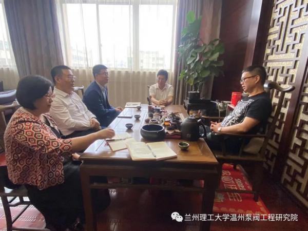 與特技董事長吳顯金等人座談交流 與特技董事長吳顯金等人座談交流