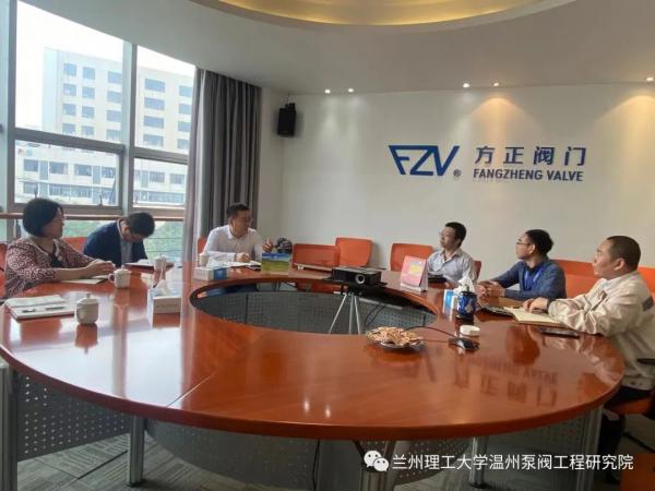 與方正總經(jīng)理方品田等人座談交流  與方正總經(jīng)理方品田等人座談交流